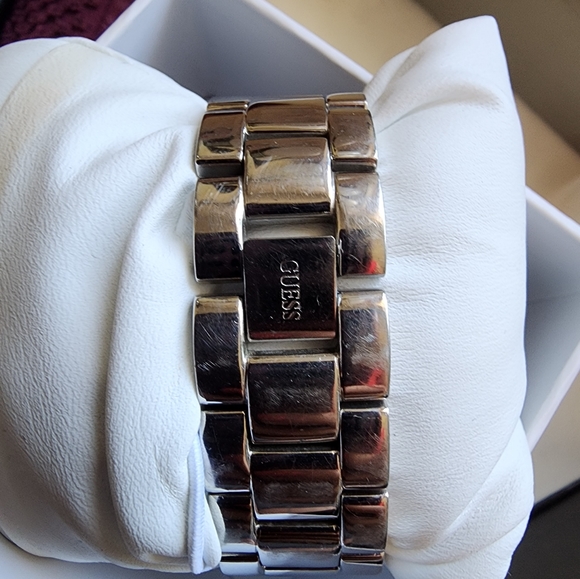 GUESS Watch - Picture 2 of 2